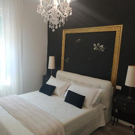 Aurora Flowers - Two Rooms And Free Parking Near Center And Train Station Modena Eksteriør bilde