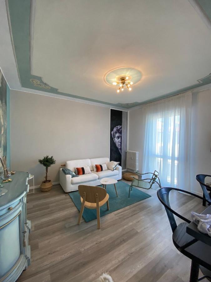 Aurora Flowers - Two Rooms And Free Parking Near Center And Train Station Modena Eksteriør bilde