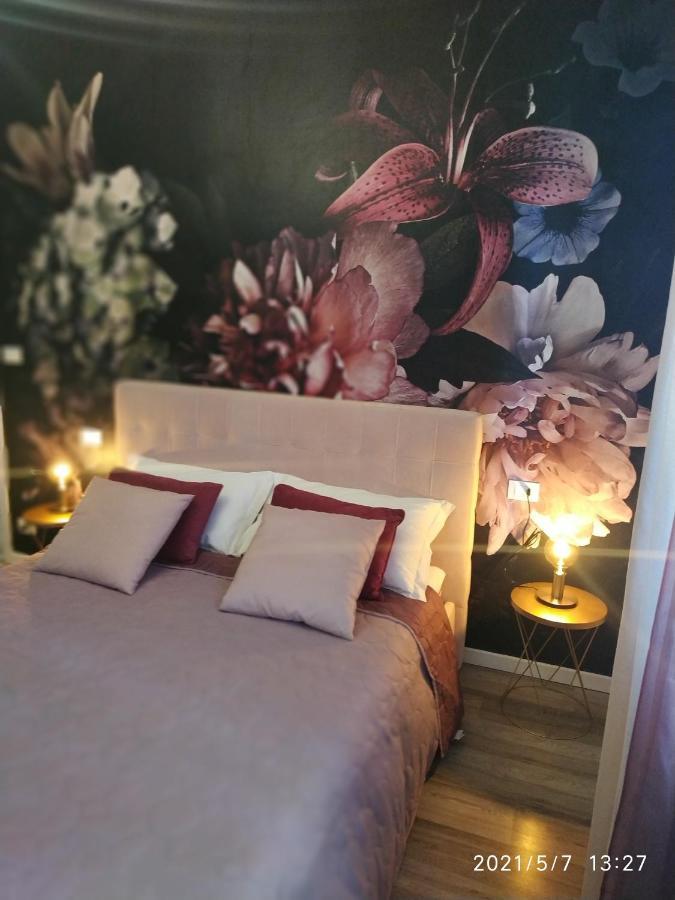 Aurora Flowers - Two Rooms And Free Parking Near Center And Train Station Modena Eksteriør bilde