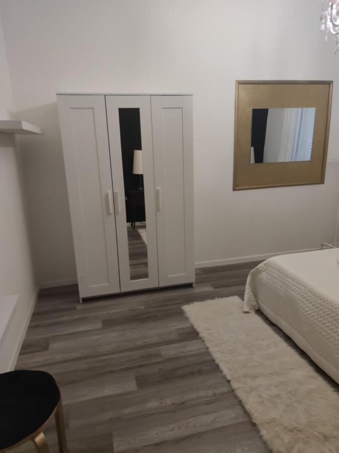 Aurora Flowers - Two Rooms And Free Parking Near Center And Train Station Modena Eksteriør bilde
