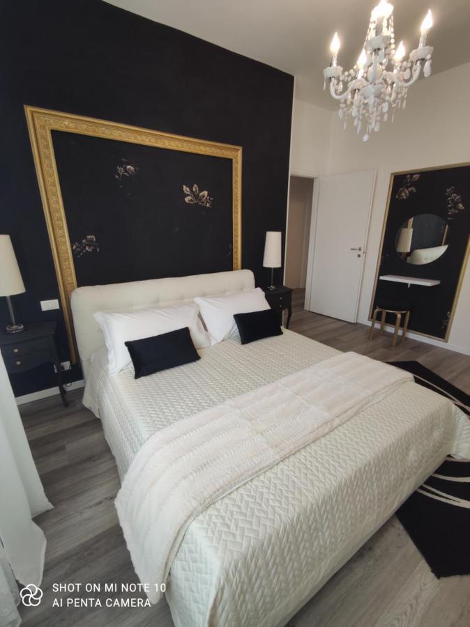 Aurora Flowers - Two Rooms And Free Parking Near Center And Train Station Modena Eksteriør bilde
