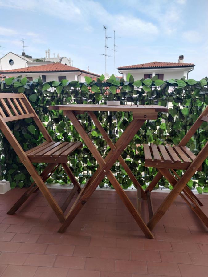 Aurora Flowers - Two Rooms And Free Parking Near Center And Train Station Modena Eksteriør bilde