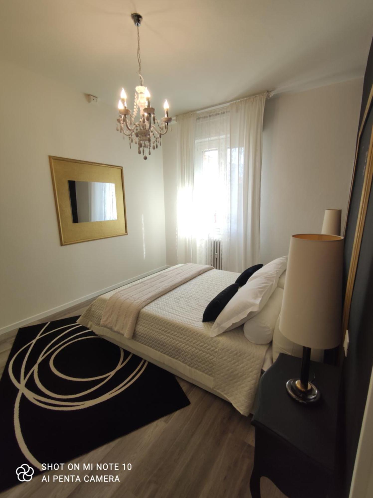 Aurora Flowers - Two Rooms And Free Parking Near Center And Train Station Modena Rom bilde